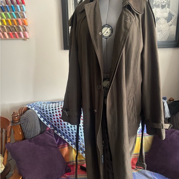Brown Trench Coat with Belted Waist and Prominent Collar - Picture 2 of 5